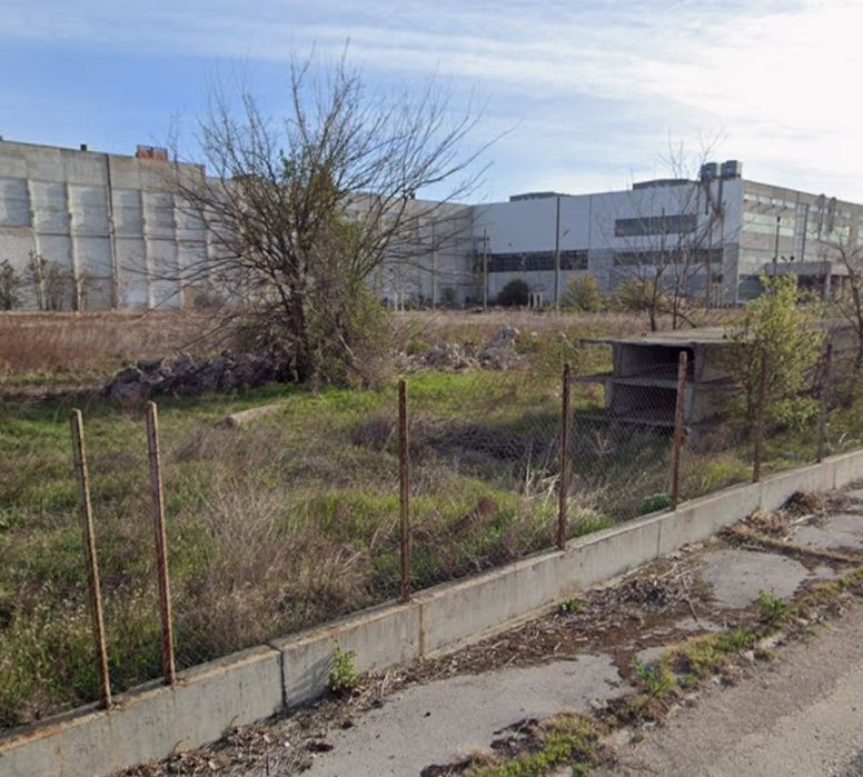 Продавам промишлен парцел