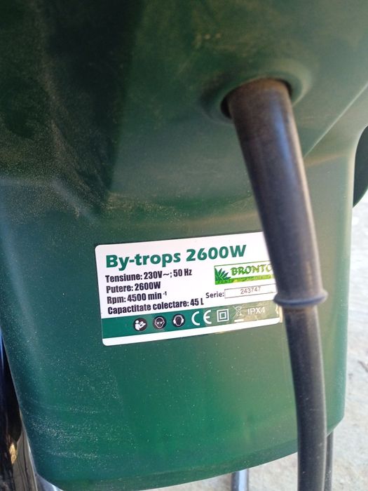 Vând tocătoare și resturi vegetale