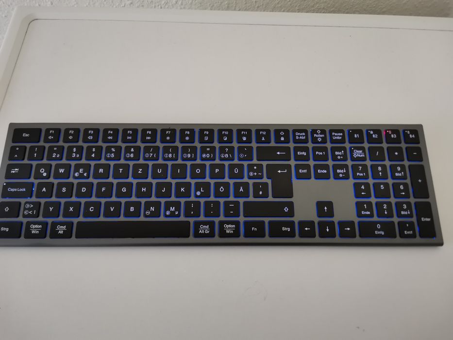 Tastatură Bluetooth.