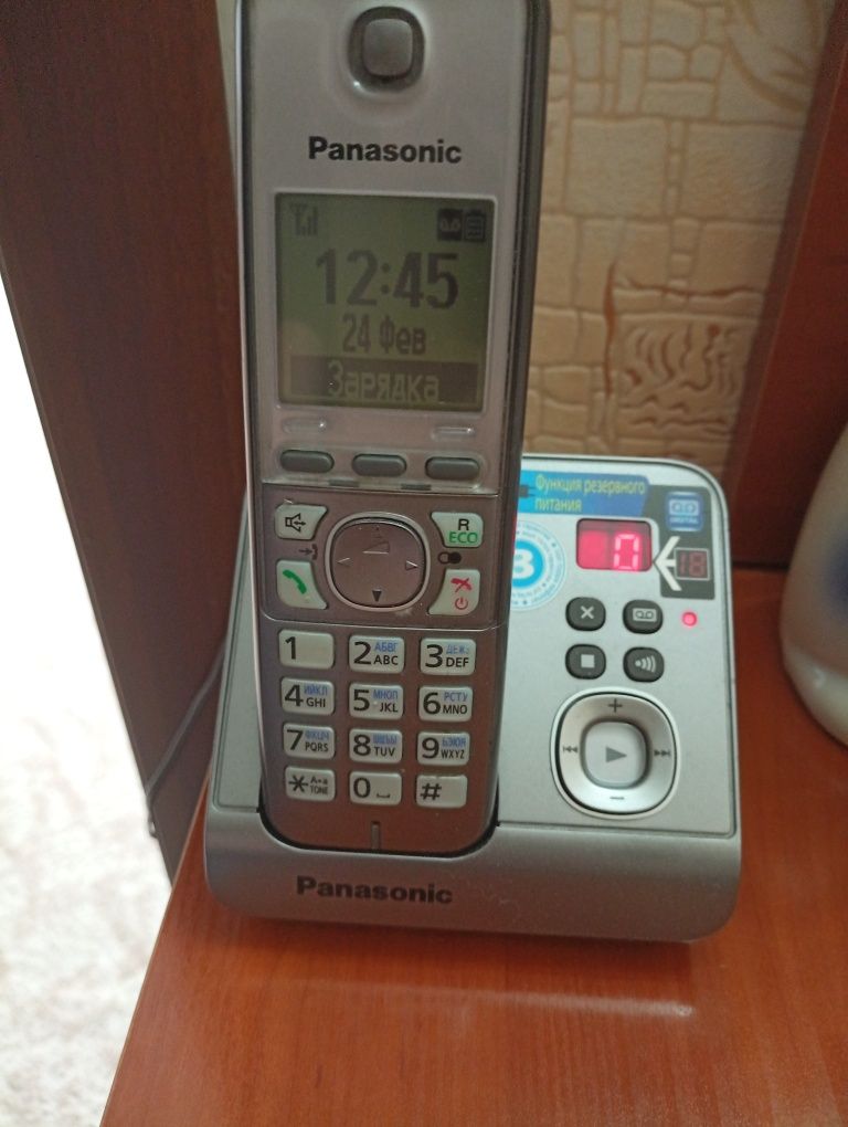 Телефон Panasonic.В отличном состоянии.Все работает.С определителем .
