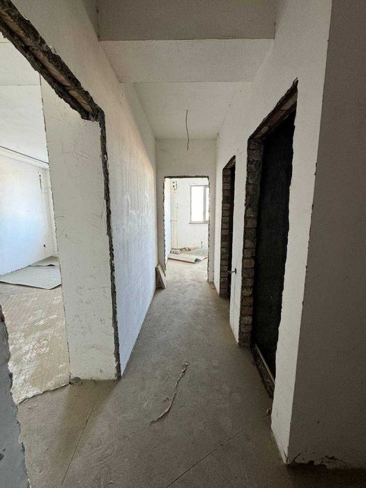 Guliston shahar O'zbekistonshoh ko'chasi 11 uy 19 kv (2 etaj) SOTILADI