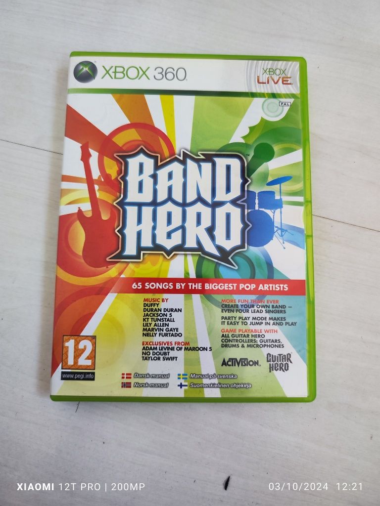 Vând tobe digitale, chitara și jocurile band hero și guitar hero