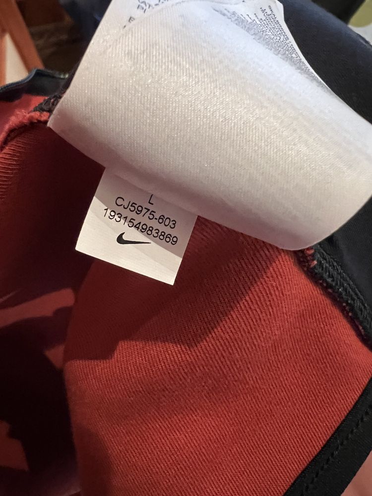 Nike tech fleece чисто нов !