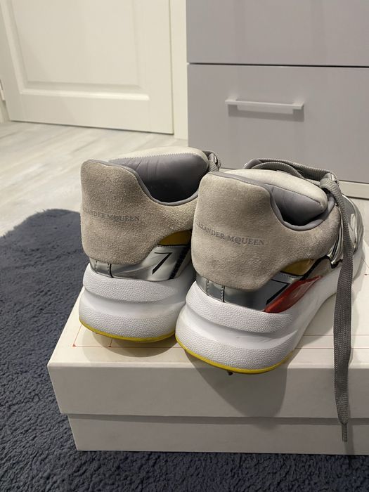 Vand Alexander McQueen