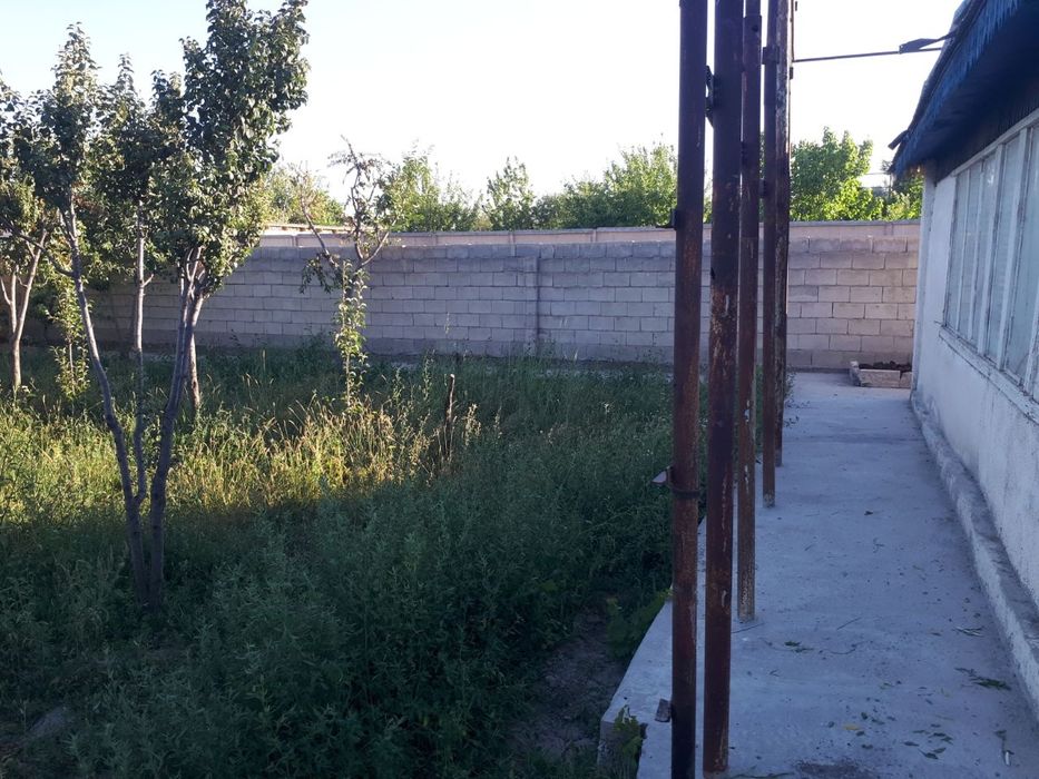Sazanchik orqasidagi dacha sotiladi 2 etajlik.