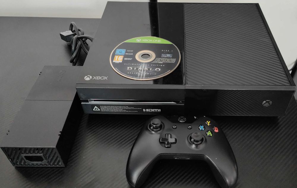 Consola Microsoft XBOX ONE ,20 jocuri,maneta ,cabluri