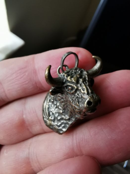 Pandantiv argint cap de taur de lupta