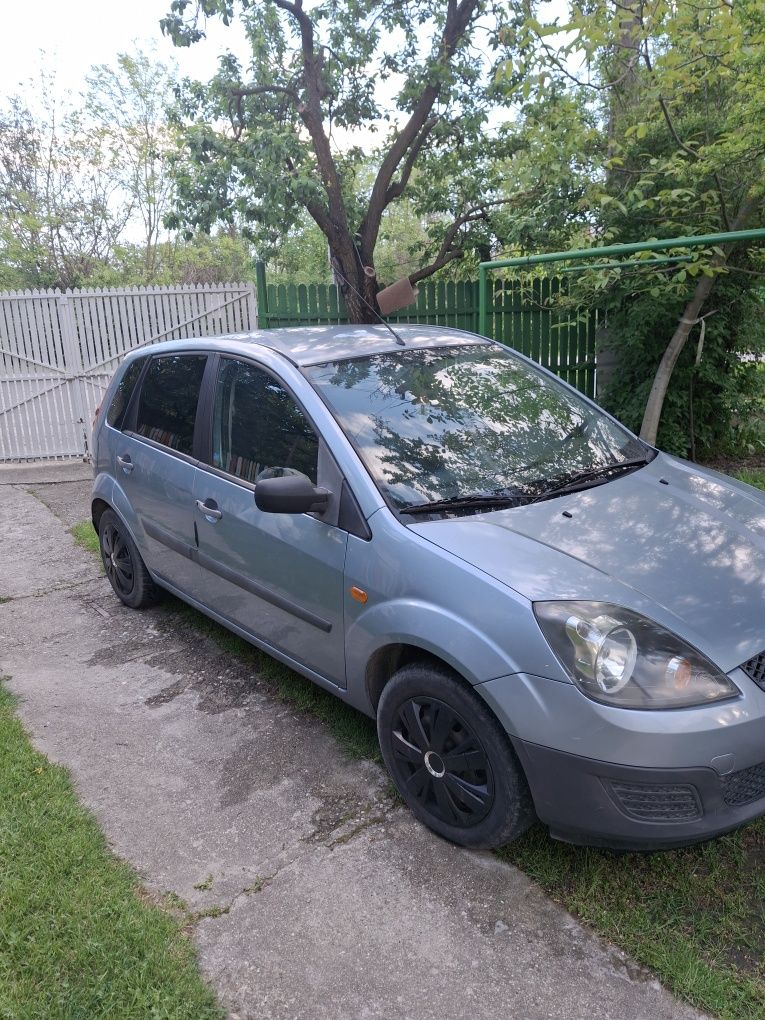 Vând Ford Fiesta 1.3 benzină