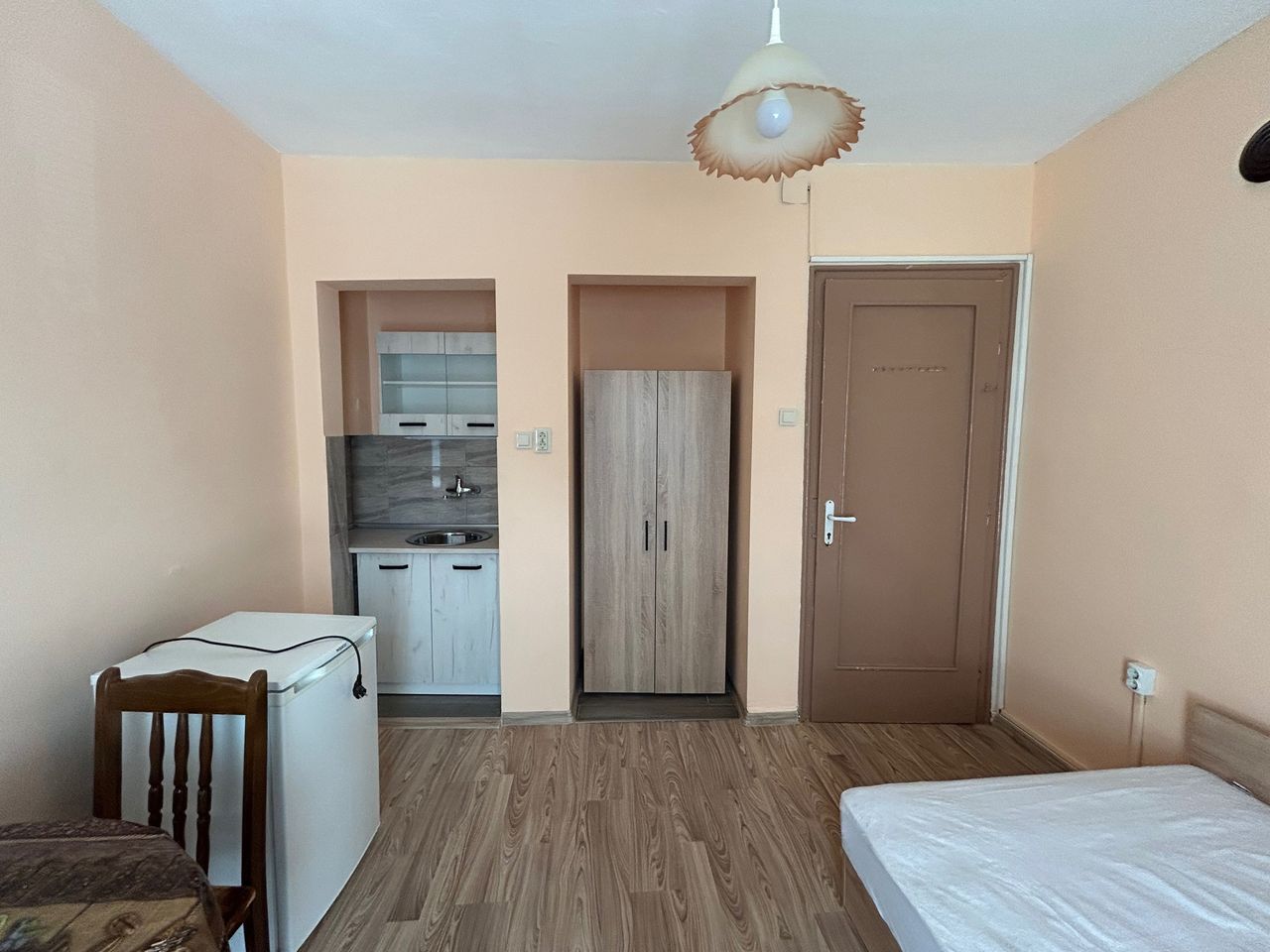 Дава се под наем Етаж от къща в Пловдив, Каменица 1 - 16 кв.м за 153 € - Снимка #2