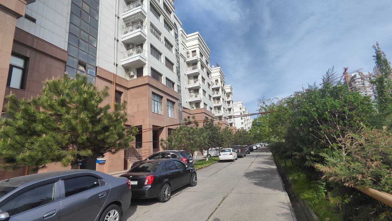 Продается квартира В Центре город 3-х Комнатная 104кв.м.