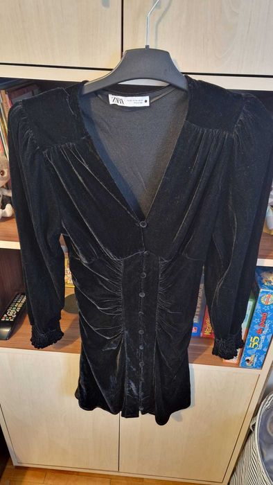 Rochie ZARA, mar.XS de catifea cu nasturi