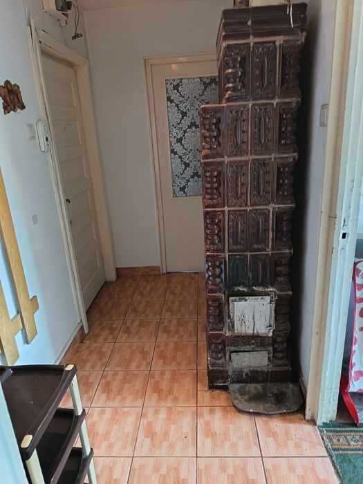 Închiriez apartament cu 3 camere