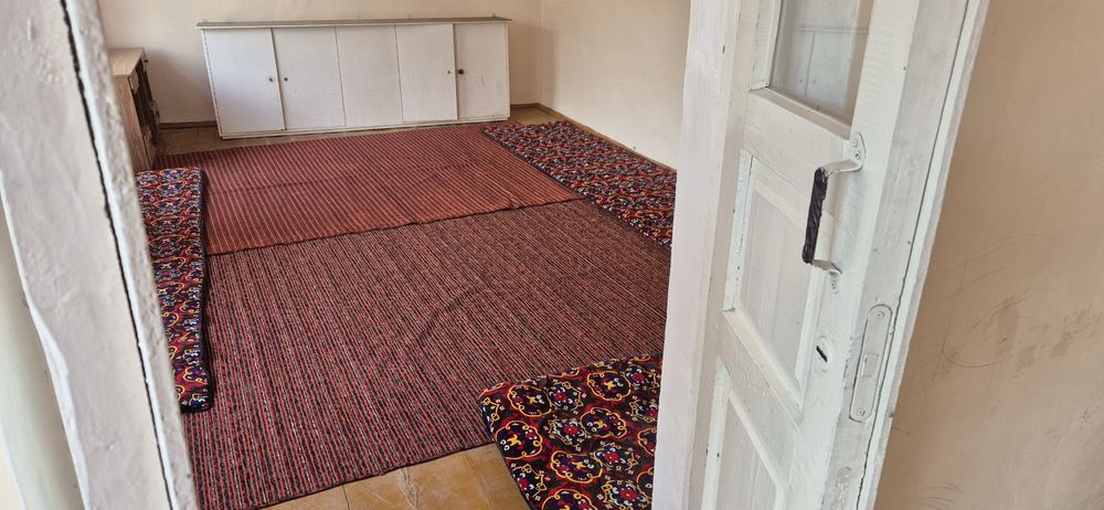 Зармед олдида ижарага ховли бор замма шароити бор