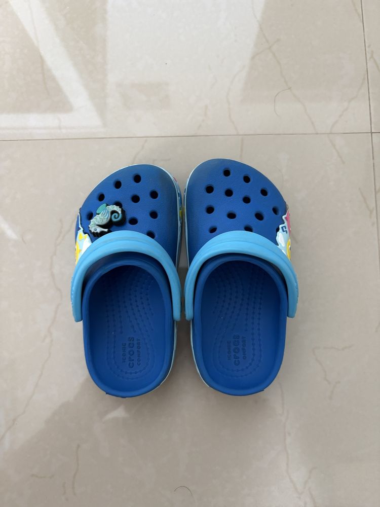 Papuci Crocs Baby Shark Marime C7 23-24
