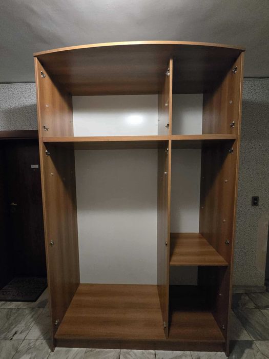 Гардероб (трикрилен) + Надстройка + тоалетка с огледало