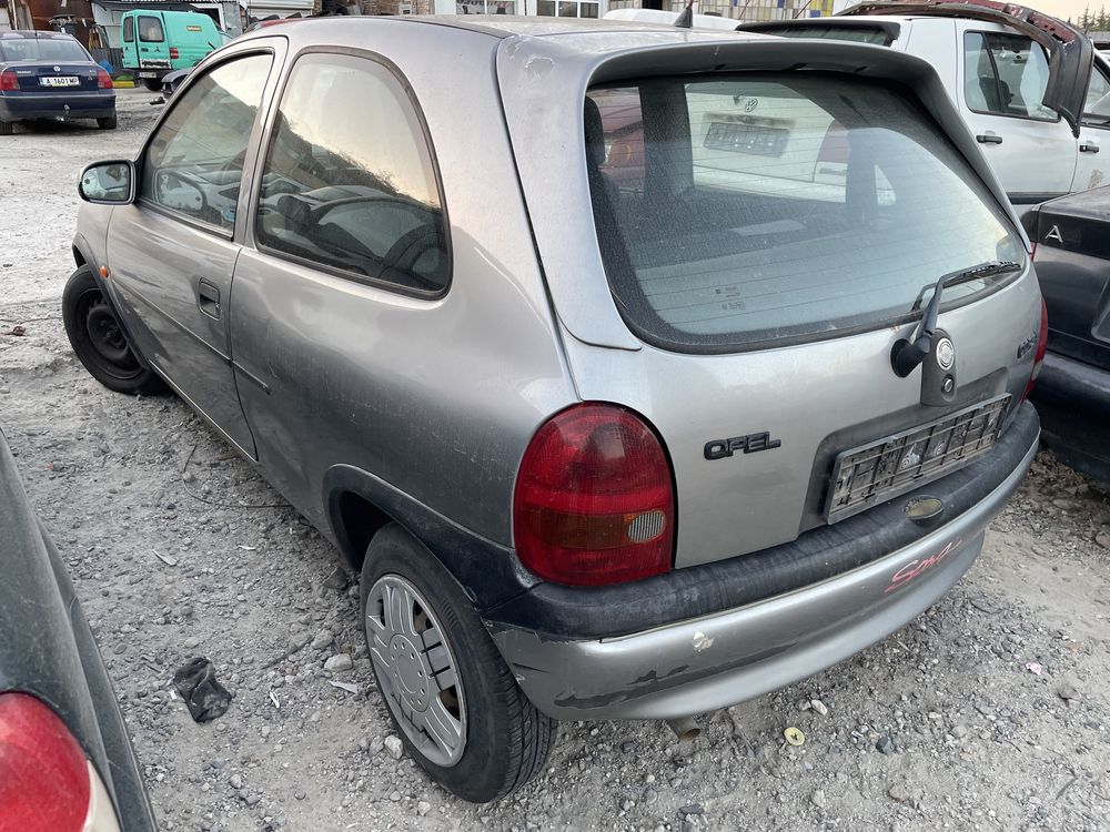 Opel Corsa 1.4Si 82кс 1994 На Части