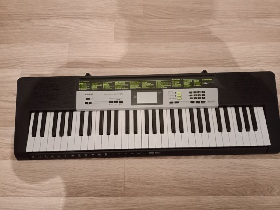 Casio Lk 135 в хорошо состояние,все клавиши работает!