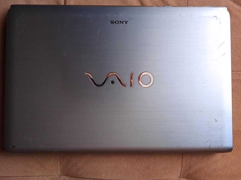 Sony Vaio SVE151 Intel i3 8GB Radeon 7600M 1GB