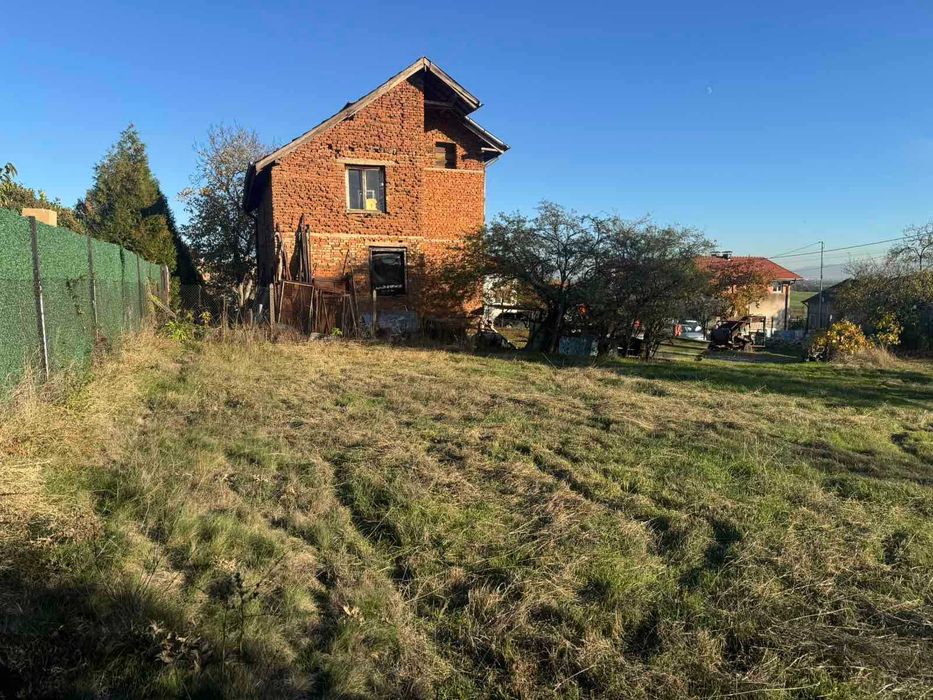 Продавам УПИ с.Подгумер