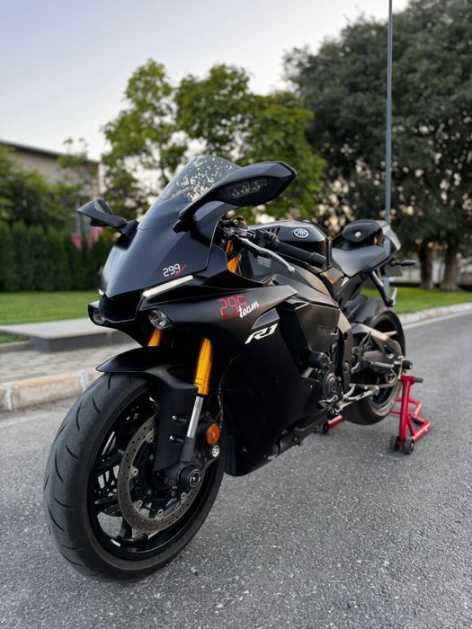 Yamaha r 1  supersport foarte agresiva