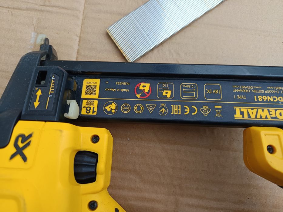 Dewalt 18 v brushless pistol capse U