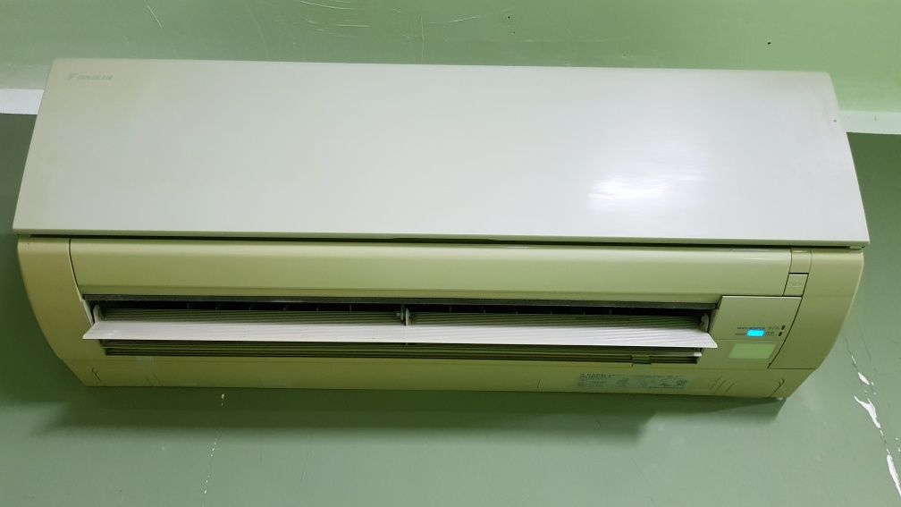 Хиперинверторен Японски климатик Daikin/Ururu Sarara AR25JRS
