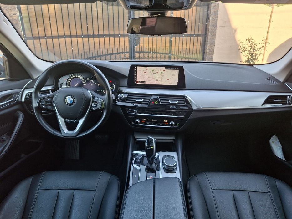 Bmw g30 520d navi mare Distronic plus trapă volan încălzit full Led