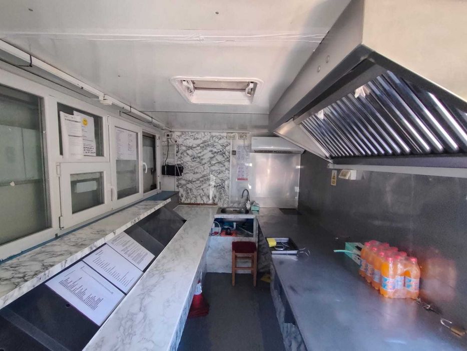 Vand FOOD-TRUCK  Mercedes în stare foarte  bună de funcționare
