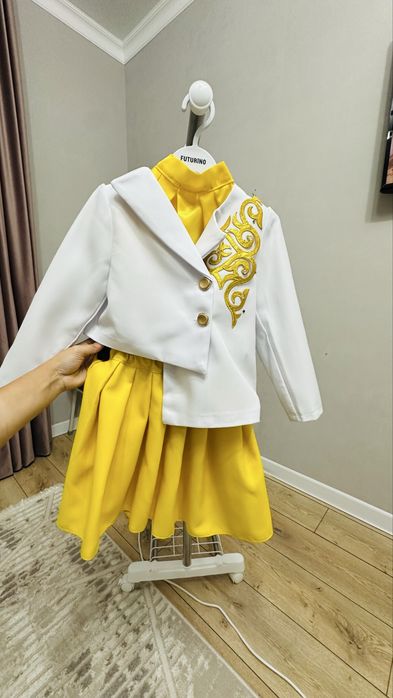 Продам костюм для девочек