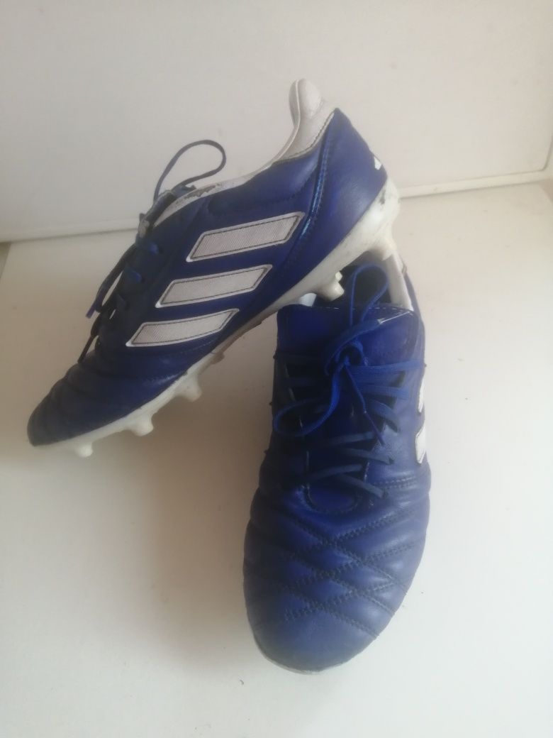 Футболни Бутонки, маркови,, Adidas.