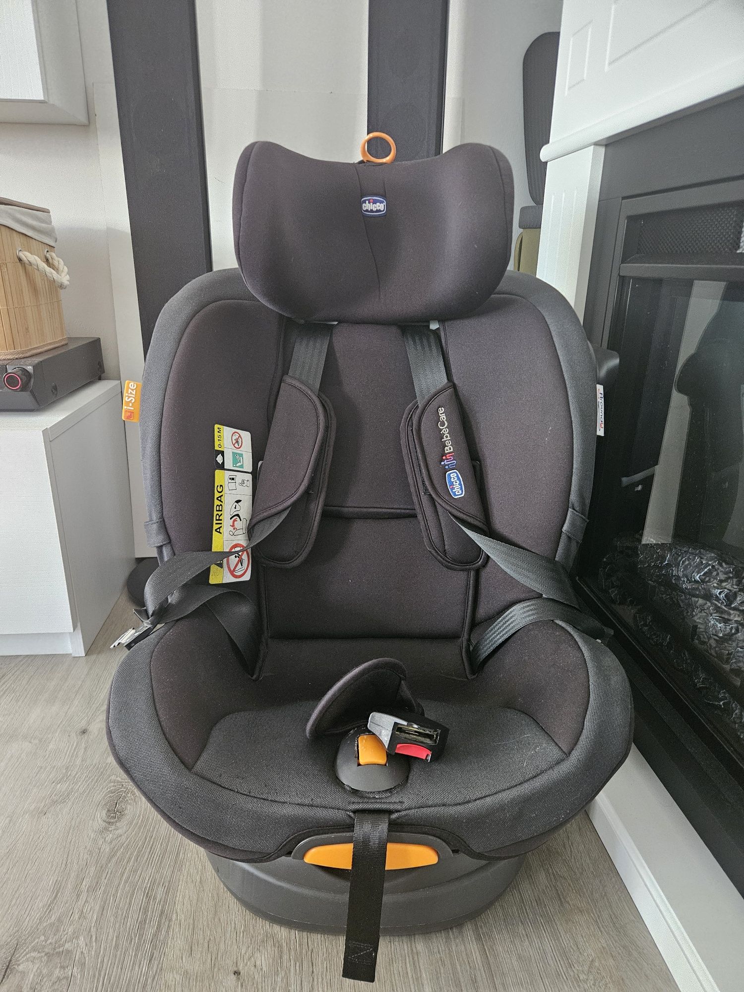 Scaun auto Chicco cu isofix 0-18kg