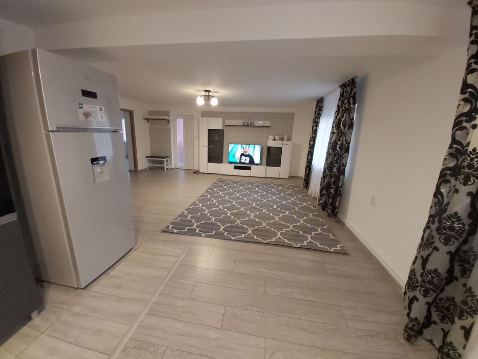 2 case finisate impecabil + 2.300 mp teren, panouri solare 6.5 kW, Jeb