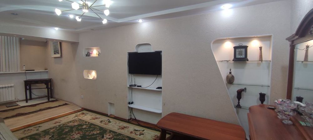 Своя квартира 3/1/4 - 70 м/2 массив Феруза, напротив Экобазара.