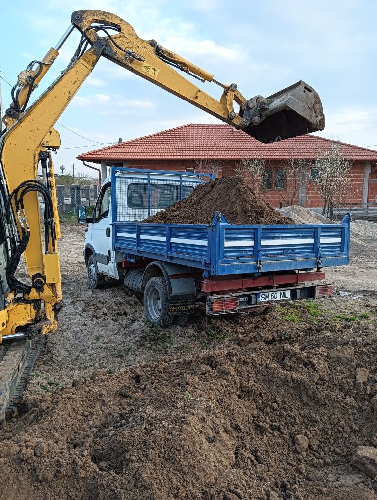 Execut lucrări cu mini excavator+iveco