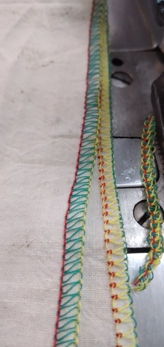 Продаётся оверлок в отличном состоянии.