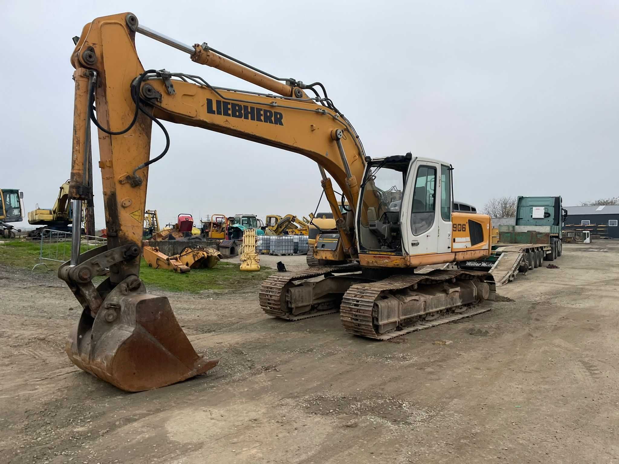 Excavator  R 906 LC , 2012 dezmembrez