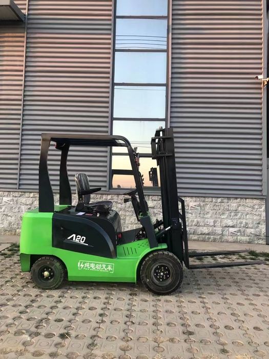 Электрический погрузчик вилочный