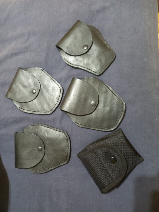 Кожени калъфи-кобури да белезници