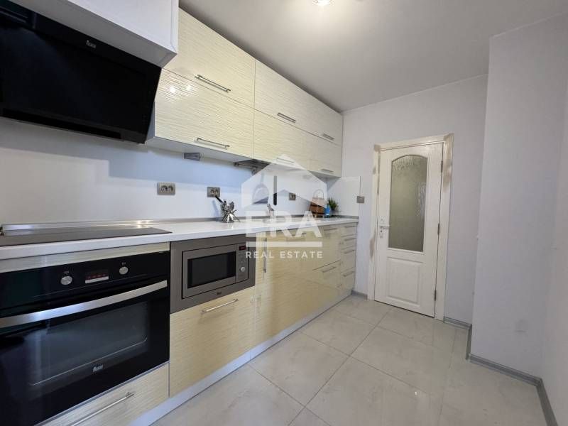 Продава се Двустаен апартамент в Силистра, Център - 68 кв.м за 1556 €/кв.м - Снимка #6