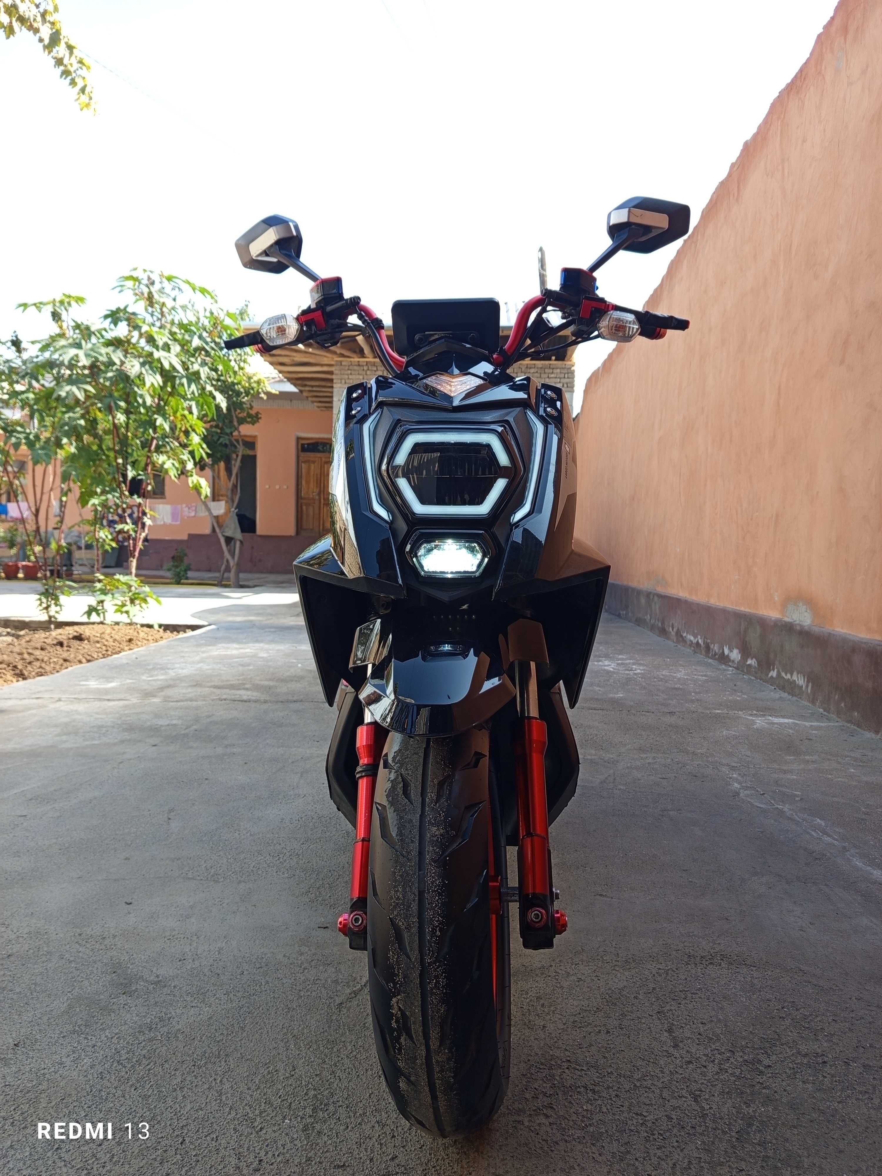 Skuter red line. TEL qililar kami bor. Faqat naxtga