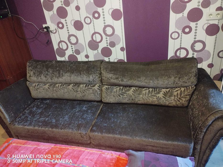 Разтегателен диван