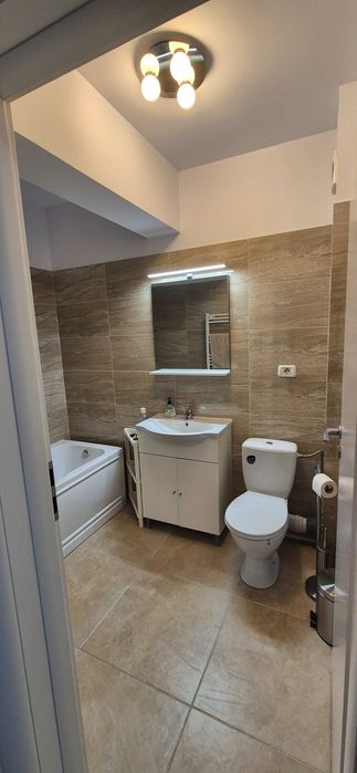 Inchiriez Apartament 2 cam + Curte 160mp ( centrala, parcare )