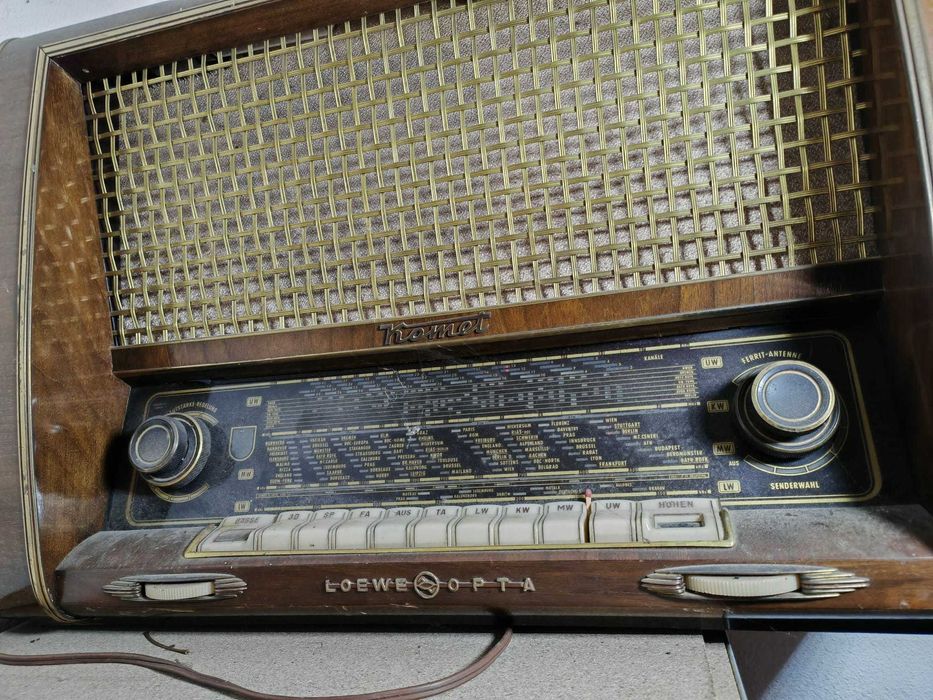 Radio-uri cu Lămpi Vintage - Grundig & Loewe Opta Komet Piese Colecție