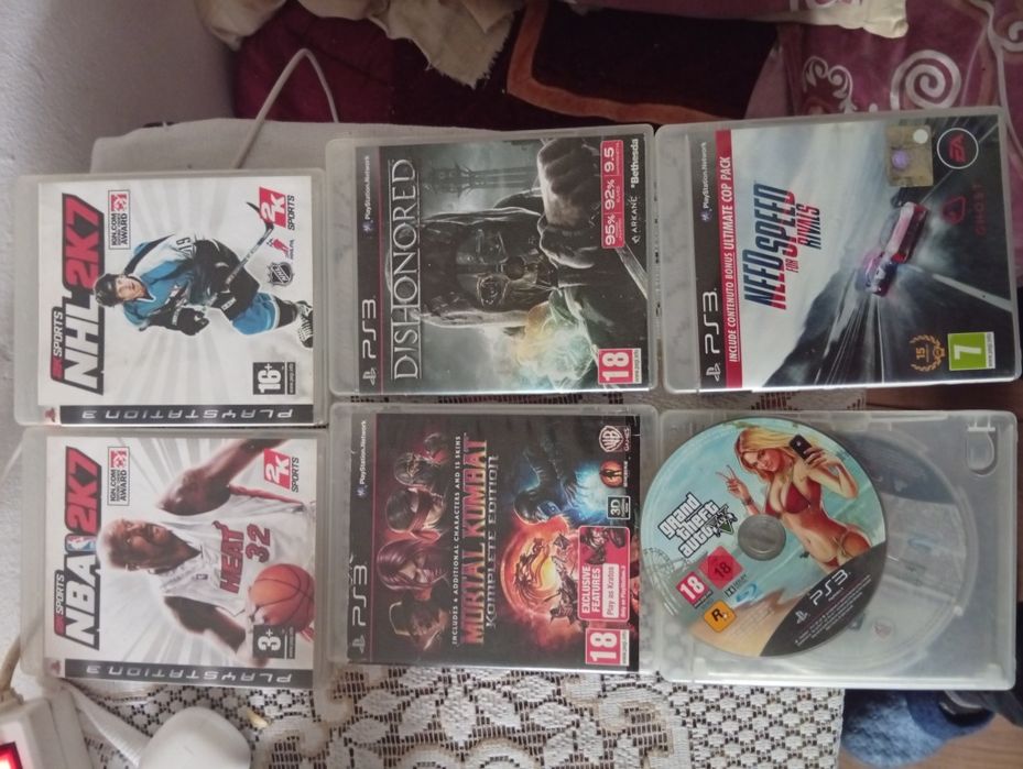 Vând PlayStation 3