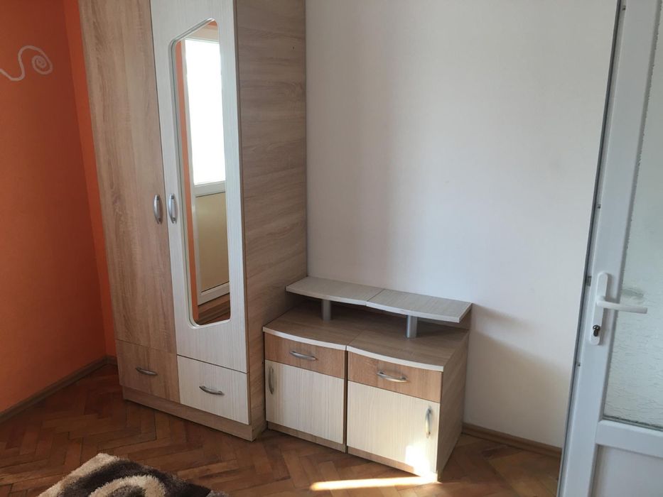Inchiriez apartament trei camere et 3 zona cinema Barlad linga Fix