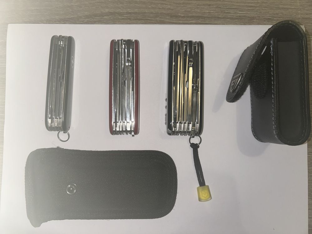 3 броя Victorinox мултитула и 2 броя сгъваеми ножове