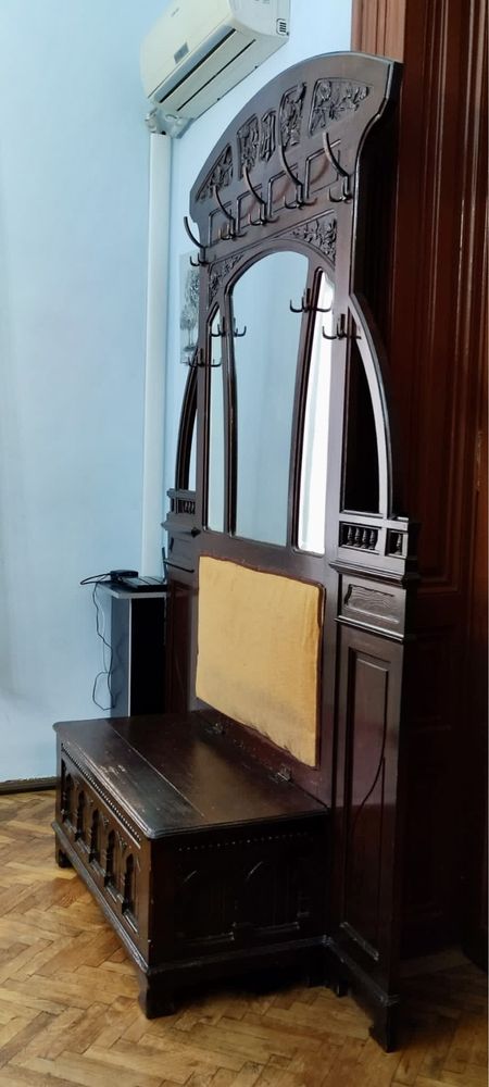 Cuier lemn masiv vintage sculptat