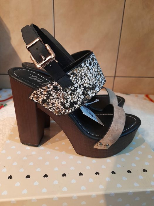 Sandale made Italia marime 37
