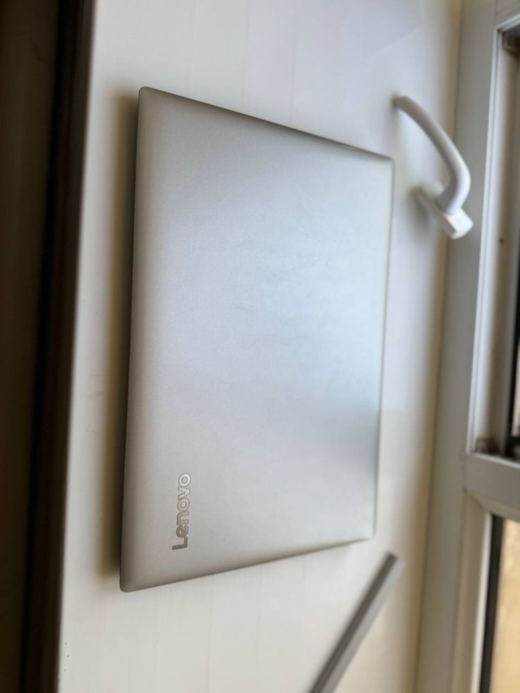 Noutbook LENOVO  i3.  149 $ BITARI ! (SSD 512/ Videokarta 2gb)