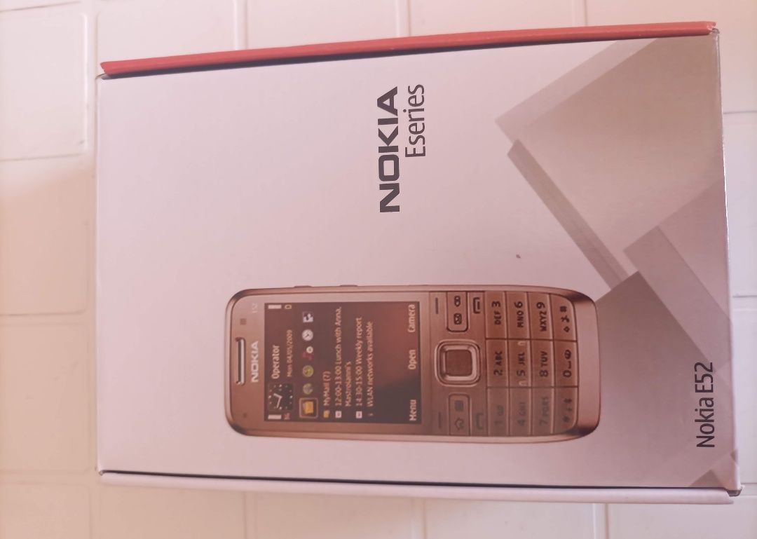 Nokia E 52 ( Нокия Е 52 ) + ориг. зарядно + ориг. кутия - Чисто нов